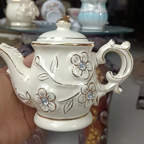 壶清仓有瑕。。？。。。。。。。不退不换