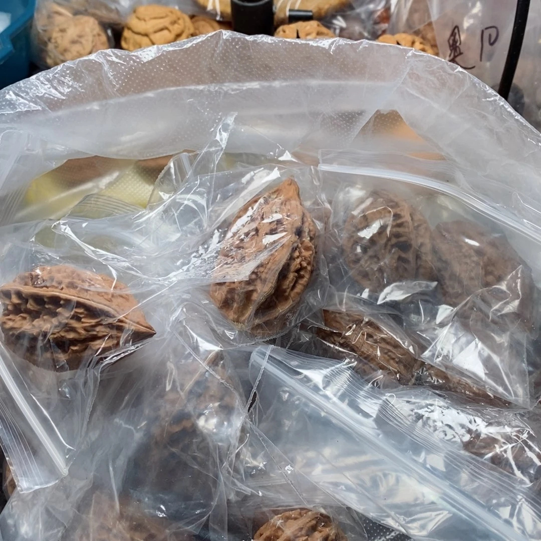 文玩核桃吊坠瑕疵90