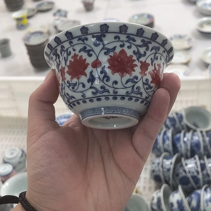 瓷片景德镇釉里红缠枝莲主人杯