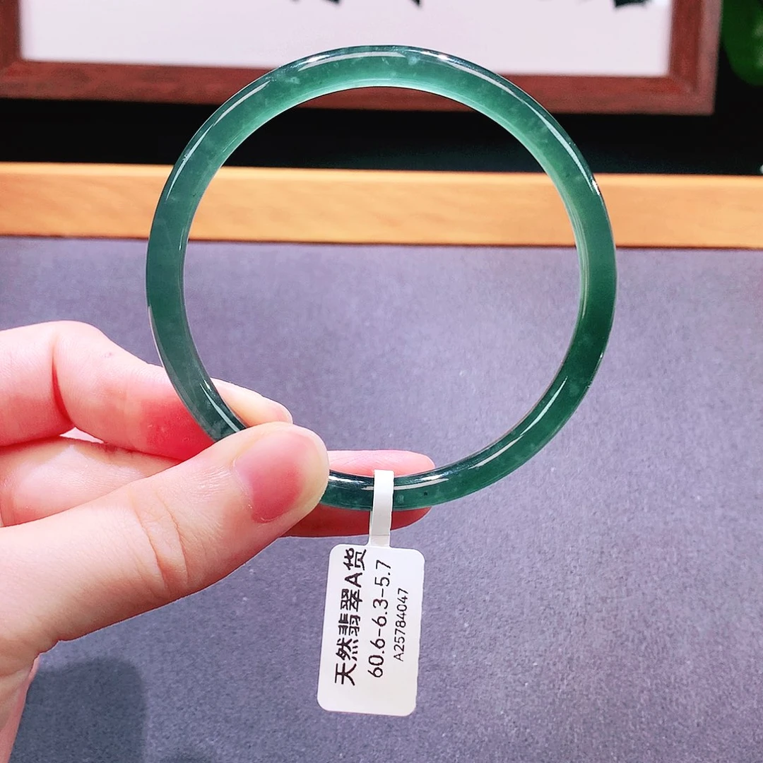 翡翠手镯未镶嵌天然翡翠