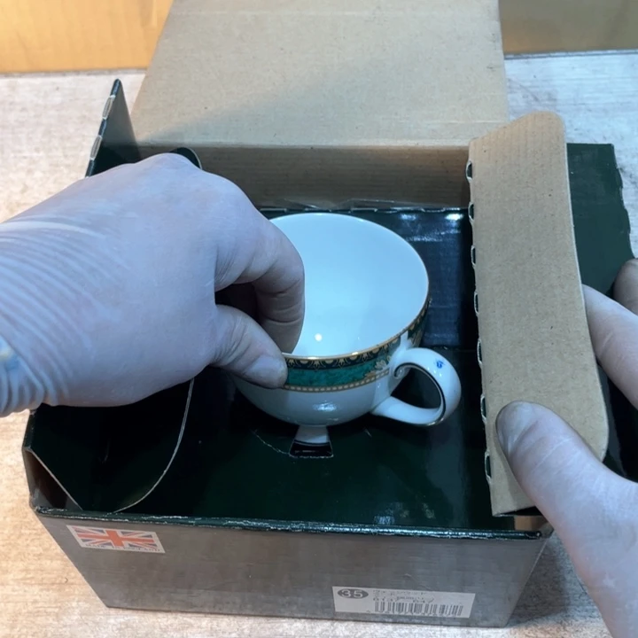 婉****）新亿阁祝福大家新年快乐