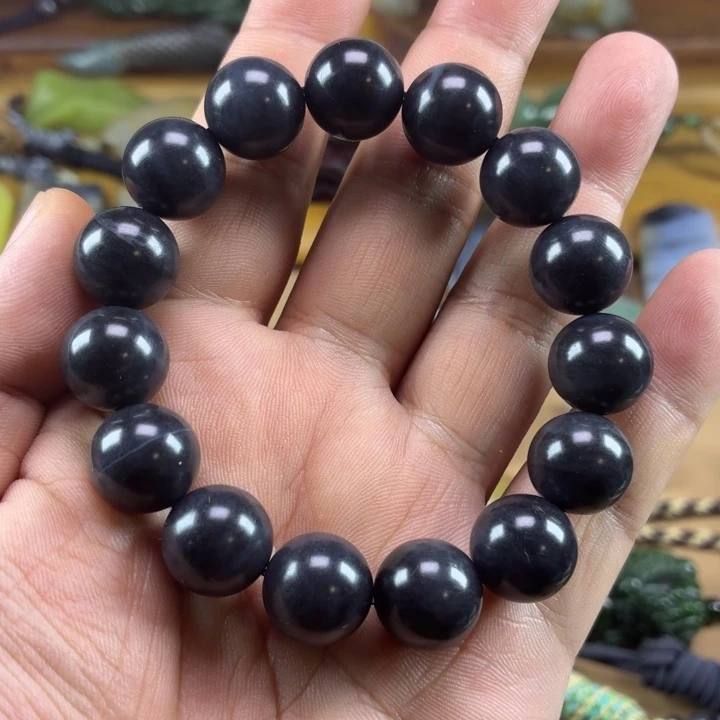 温***行和田玉未镶嵌颈饰