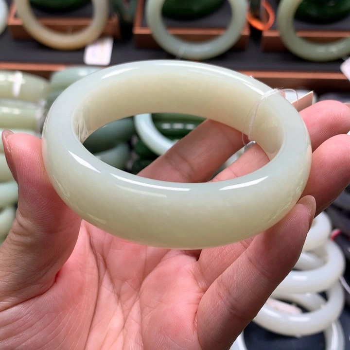 【闪购商品】未镶嵌手镯和田玉