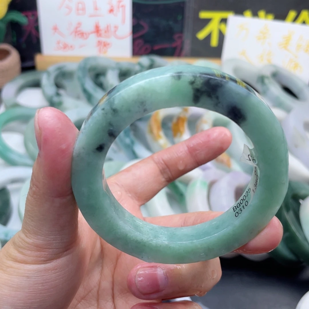 定制翡翠未镶嵌翡翠手镯