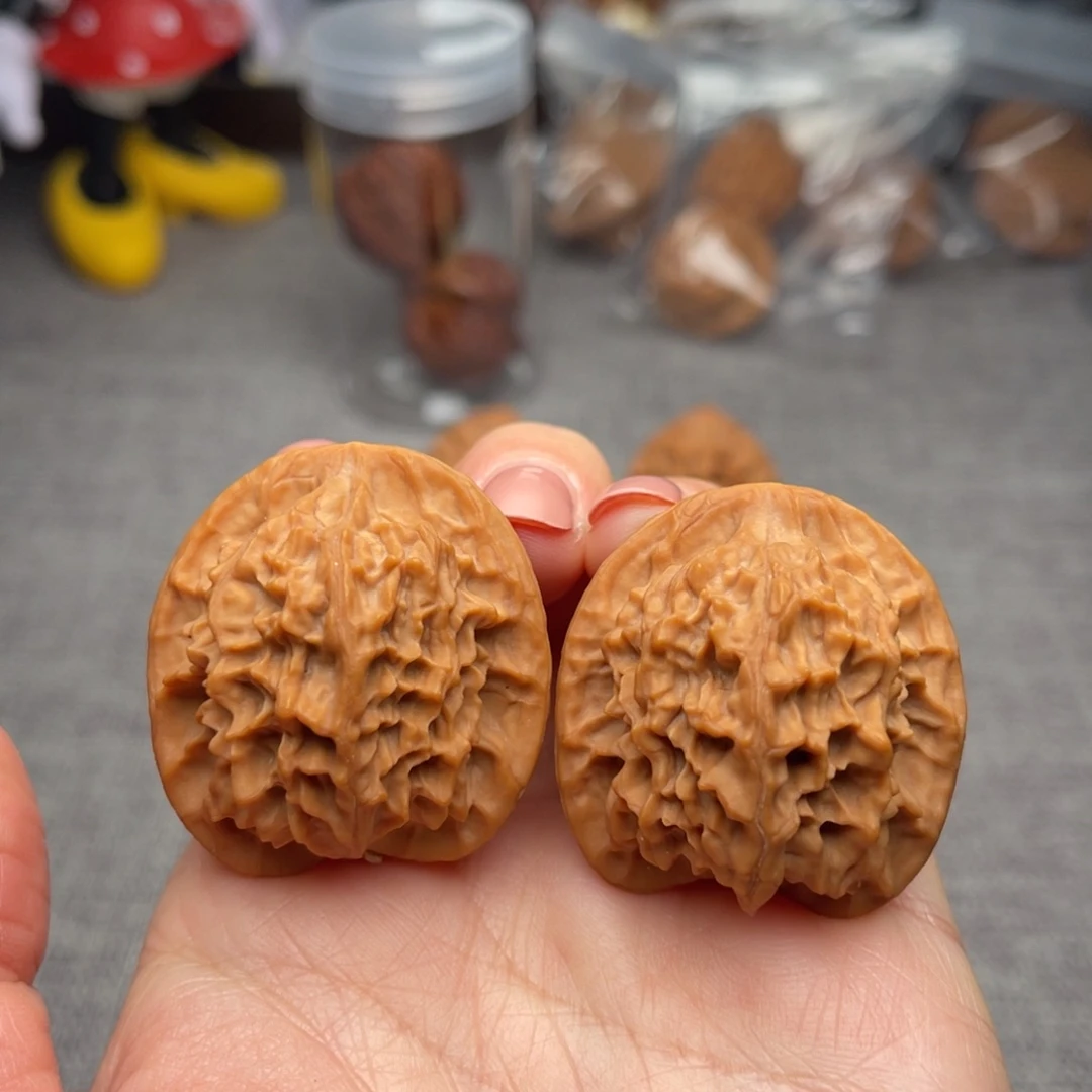 吊坠文玩核桃37天地红皮