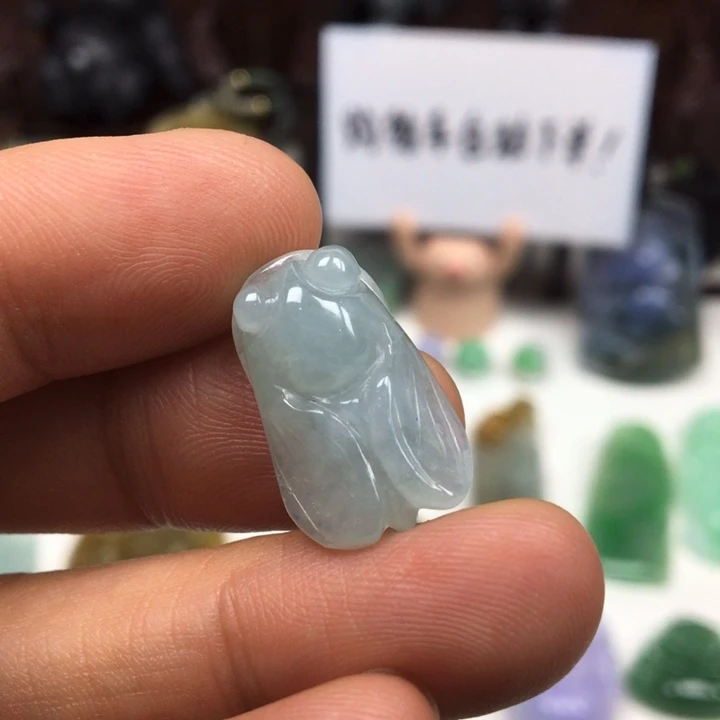 翡翠未镶嵌颈饰蝉