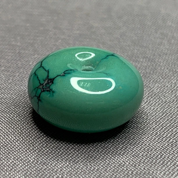 原矿绿松石面包圈，尺寸16.3x8.4mm重3.7克