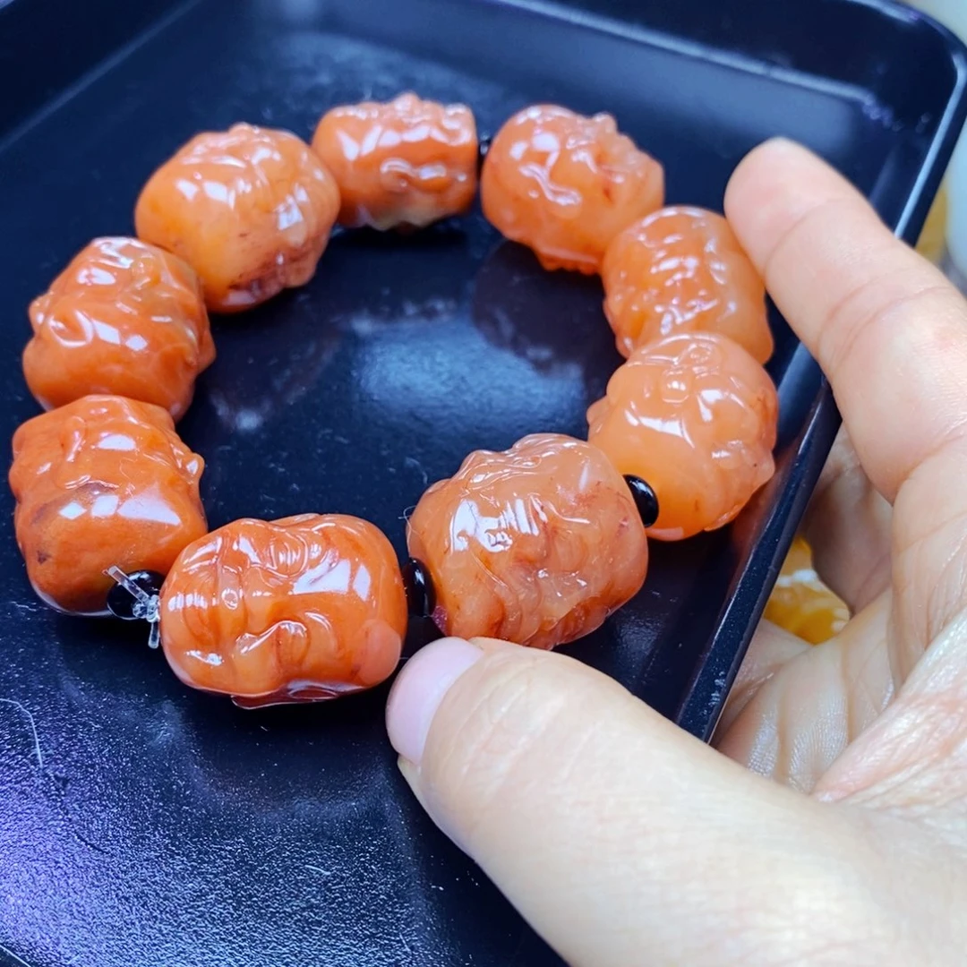 未镶嵌石英质玉（黄龙玉）颈饰