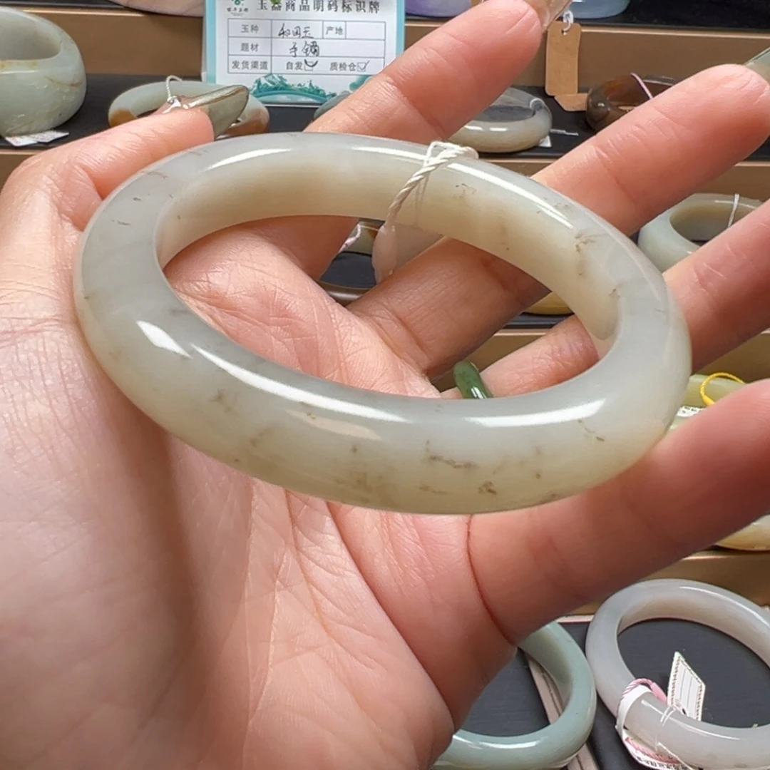 和田玉（糖玉）未镶嵌手镯