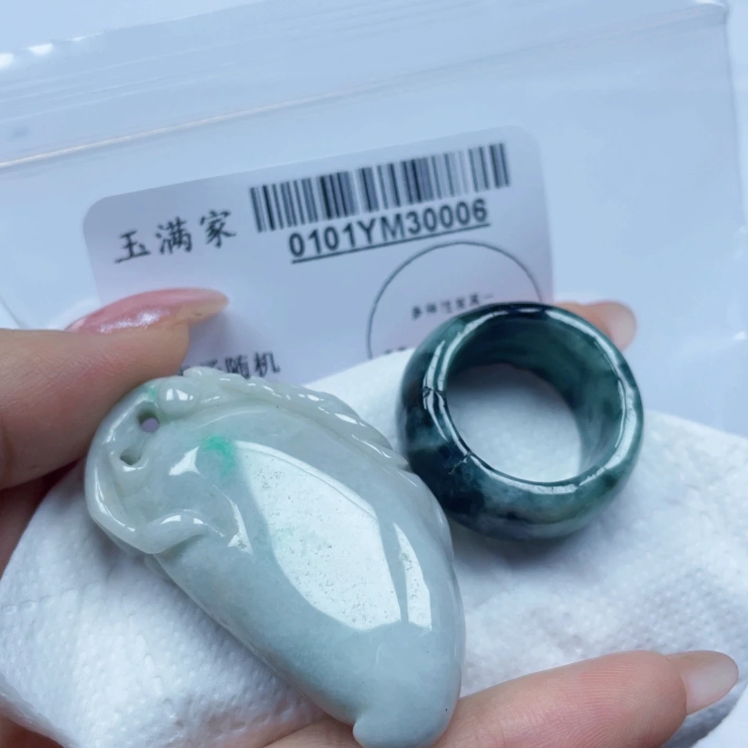 翡翠未镶嵌吊坠(赠链)