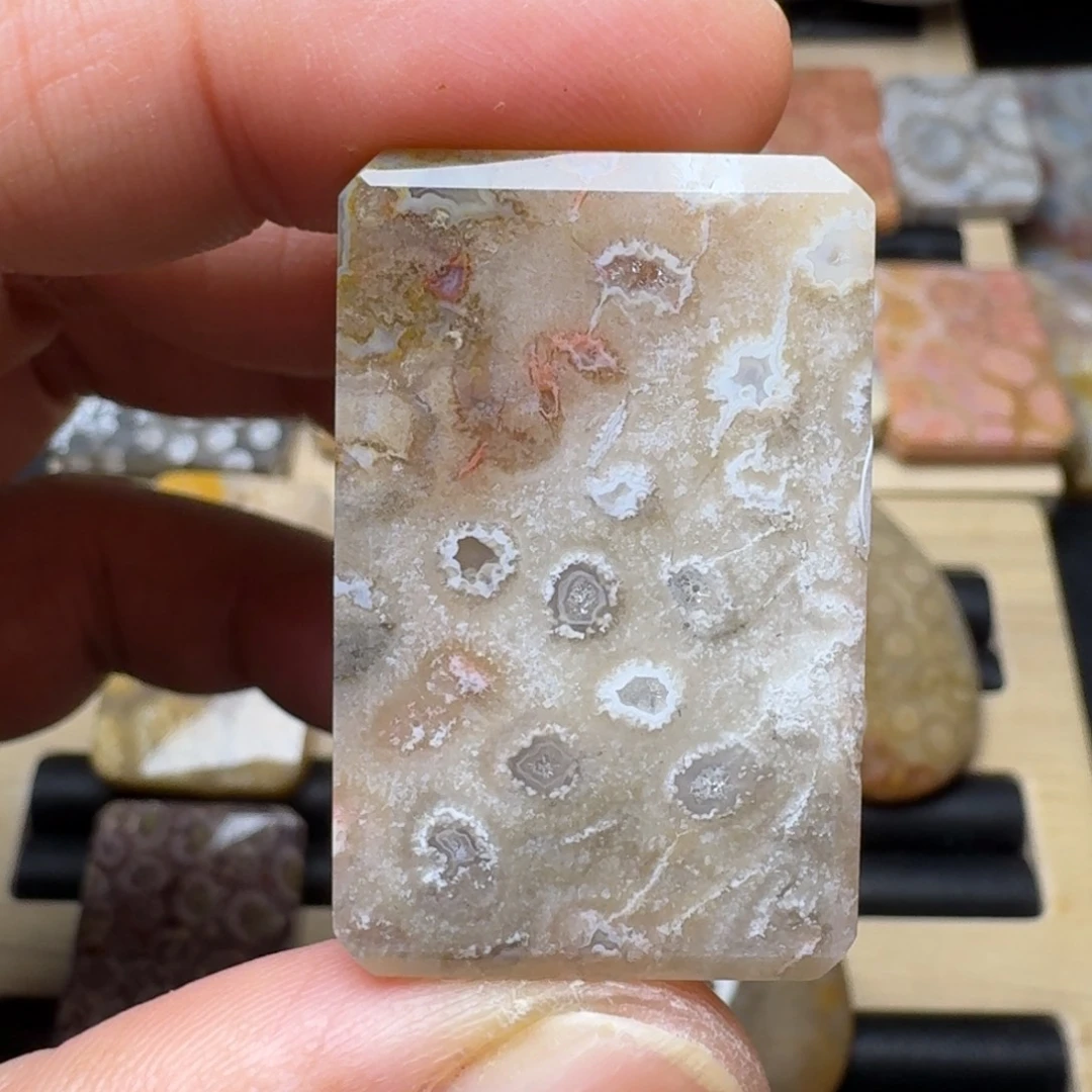 石英质玉未镶嵌纯天然色有机玉石保真色