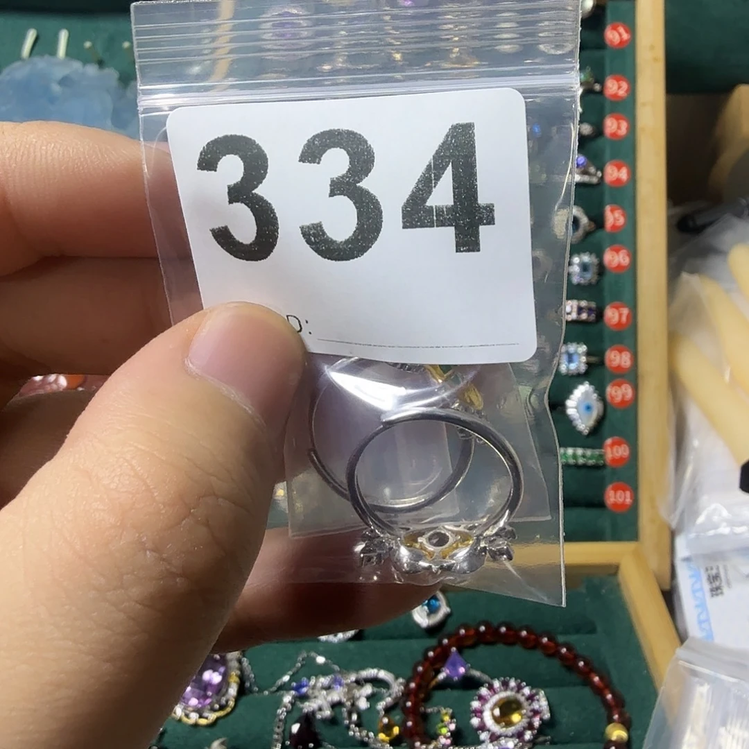 红***间银S925镶嵌戒指祖母绿