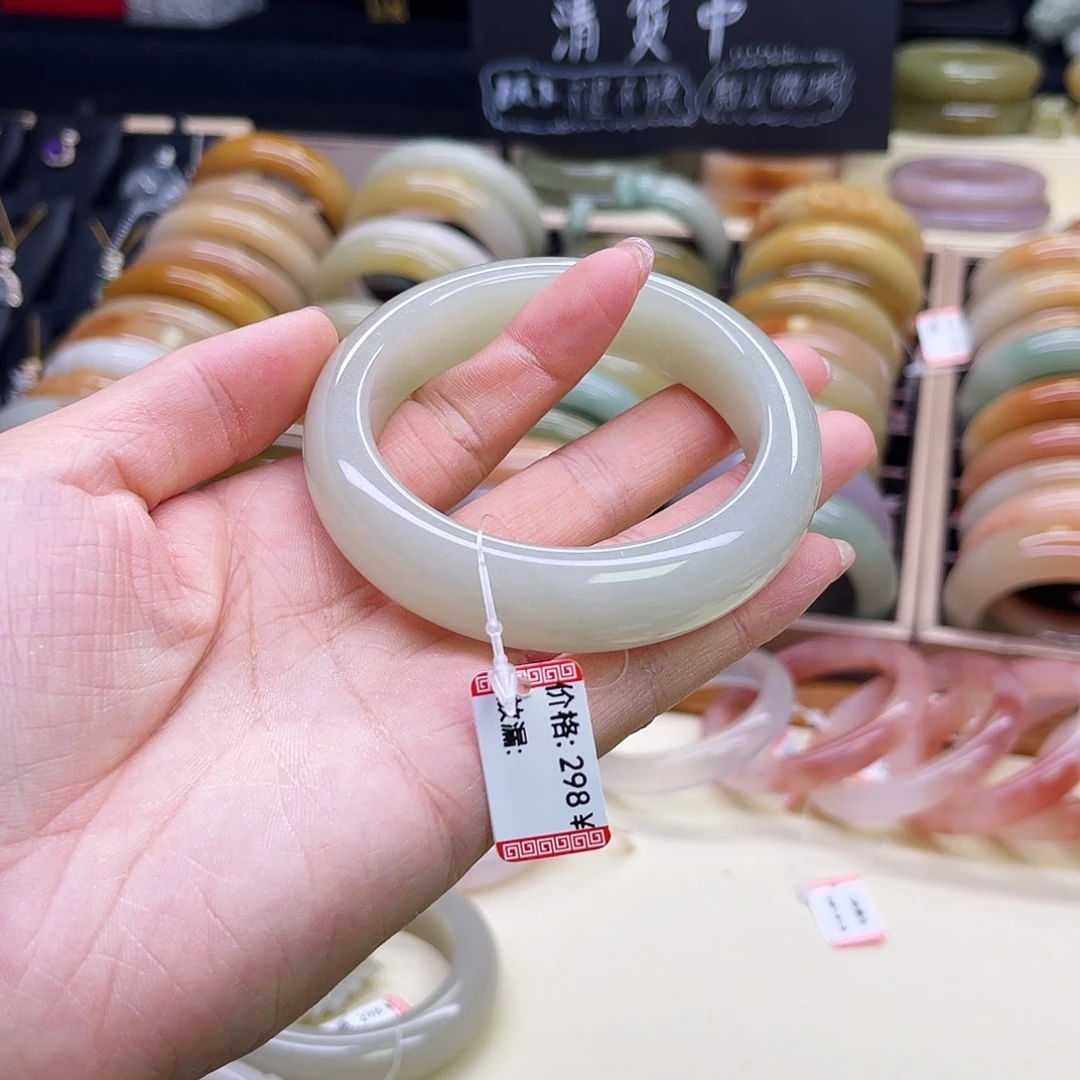 花***康未镶嵌手镯石英岩玉