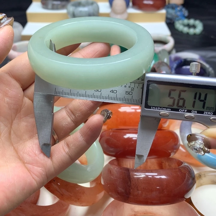 未镶嵌手镯石英质玉