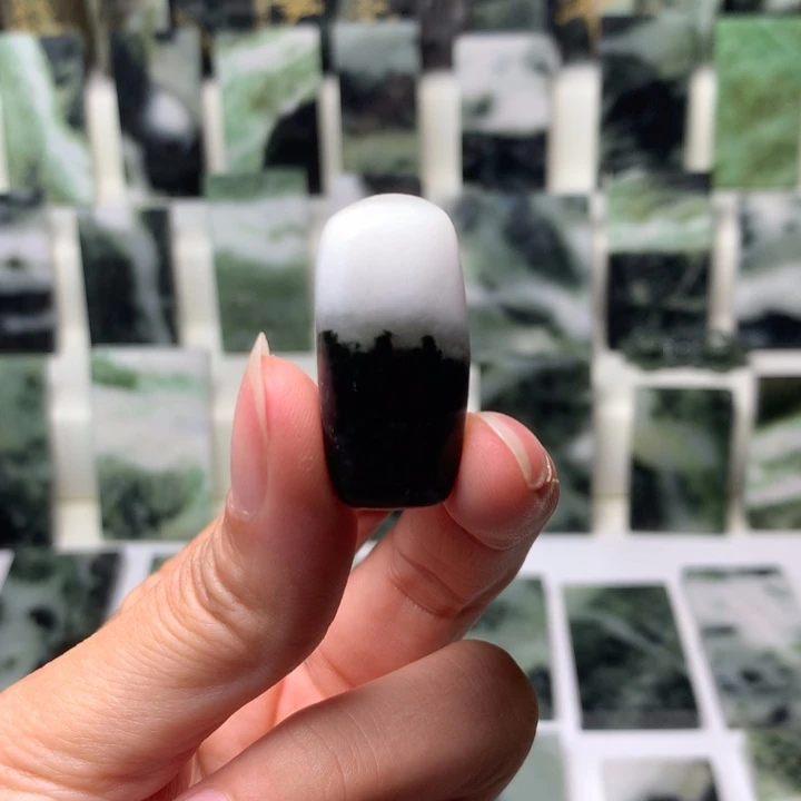 独山玉颈饰未镶嵌