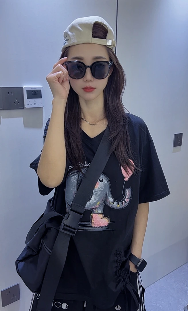 潮牌夏季新品复古印花V领T恤刺绣亮片休闲风韩版下摆抽绳个性短袖