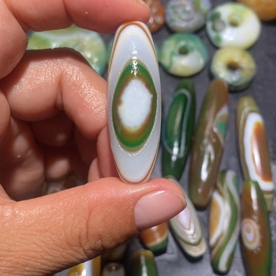 石英质玉未镶嵌珠宝半成品天**音