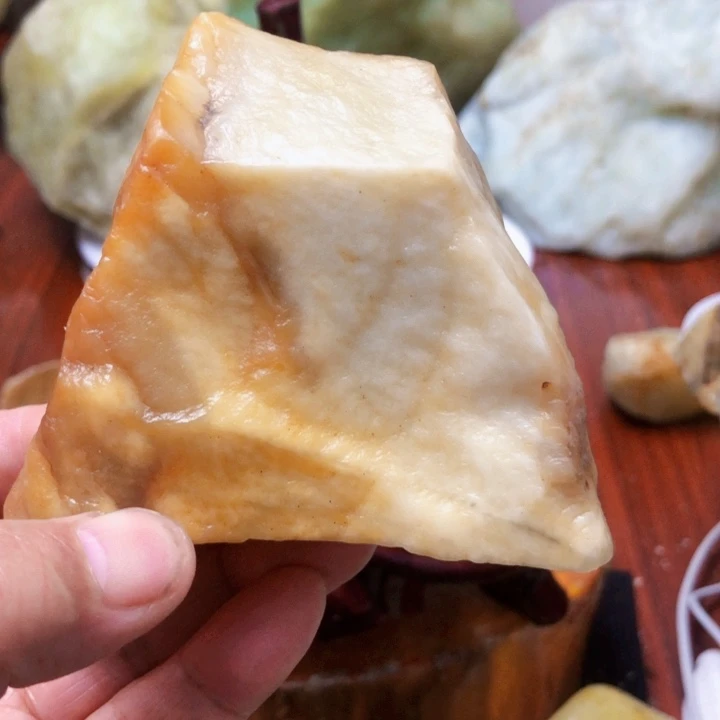 蛇纹石玉未镶嵌珠宝奇石