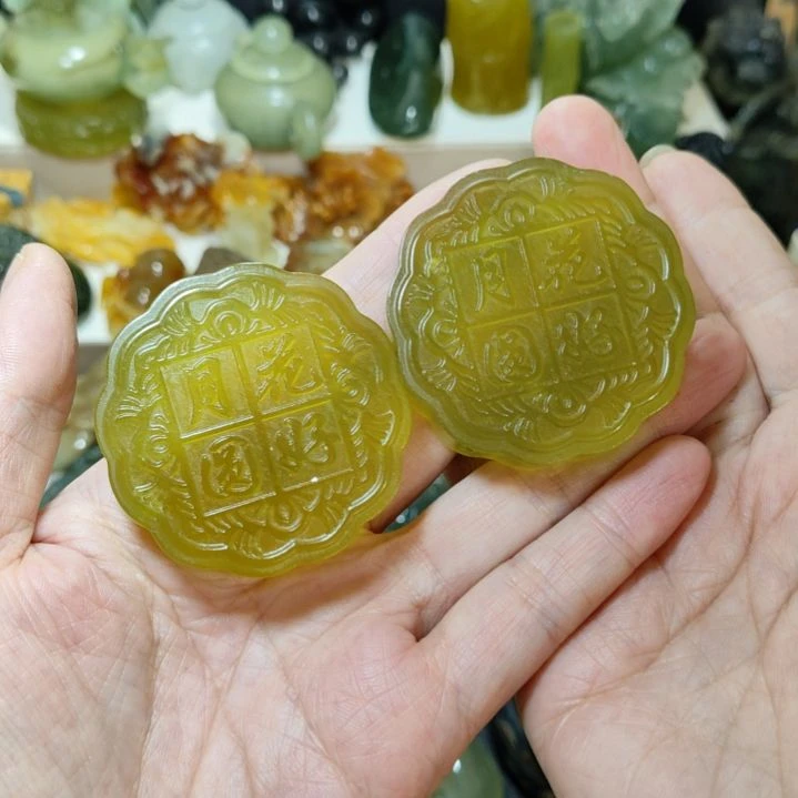 陈***二岫玉未镶嵌月饼一对