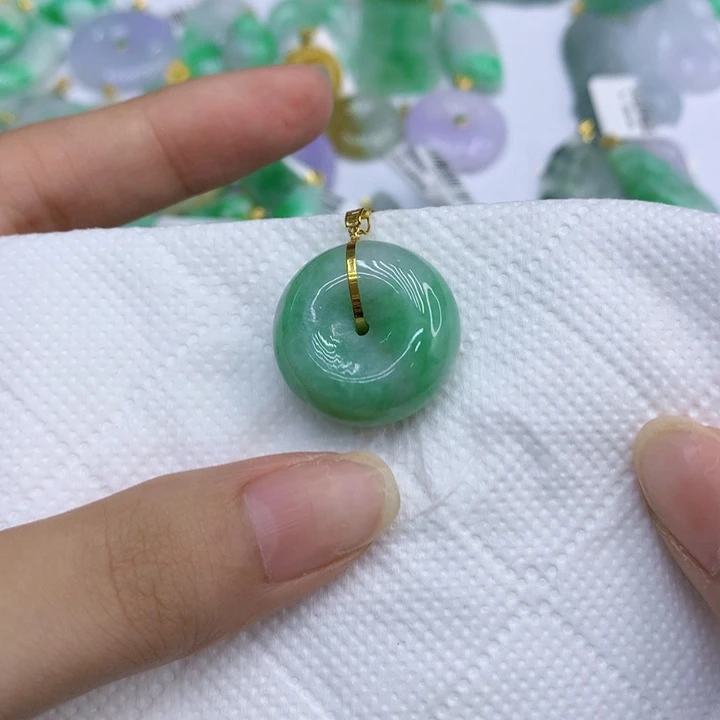 翡翠18K金镶嵌颈饰11111111111