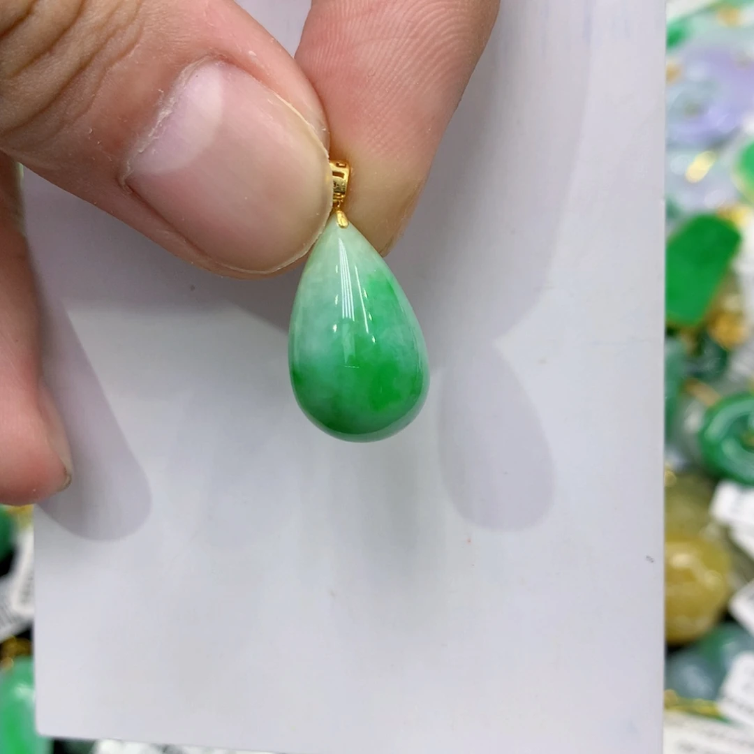 颈饰18K金镶嵌翡翠翡翠