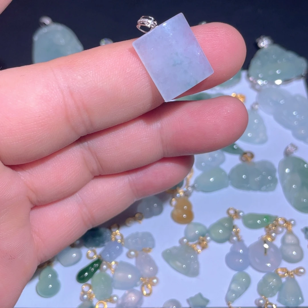 翡翠18K金镶嵌颈饰翡翠