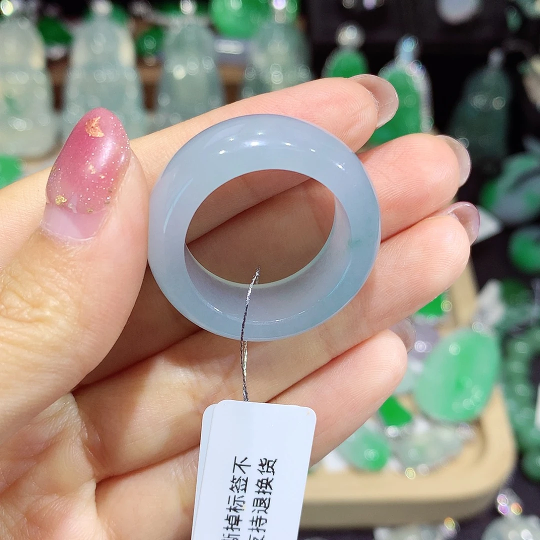 颈饰未镶嵌翡翠戒圈
