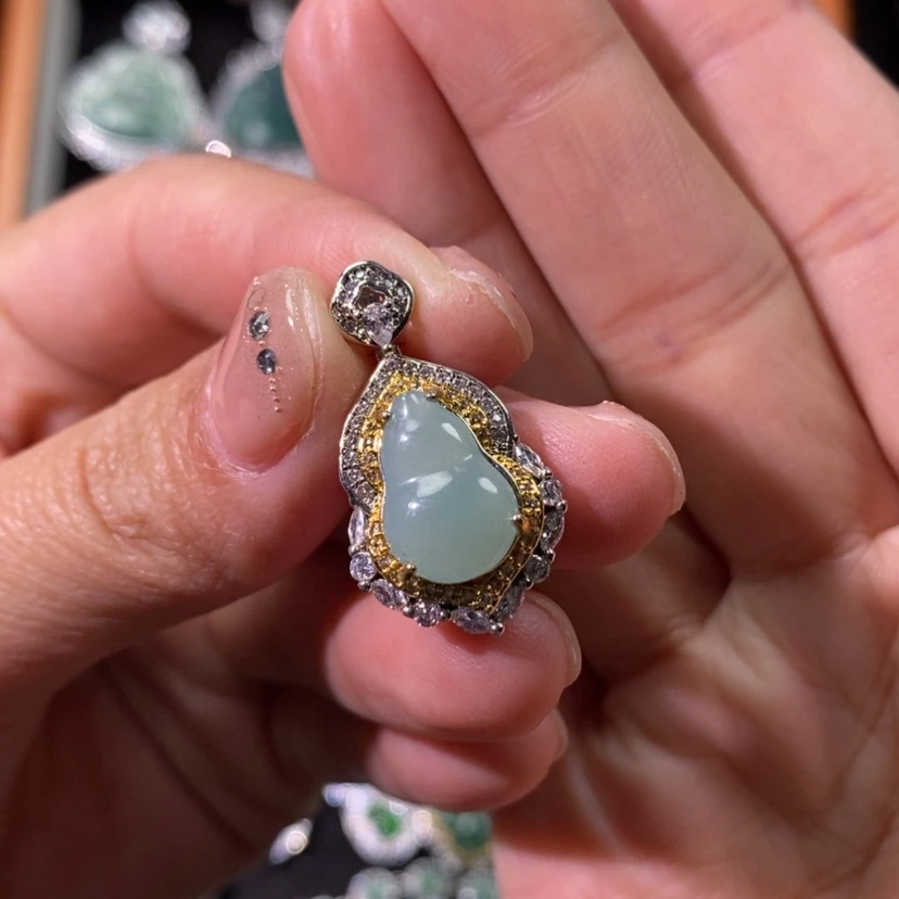 【闪购商品】翡翠颈饰未镶嵌天然