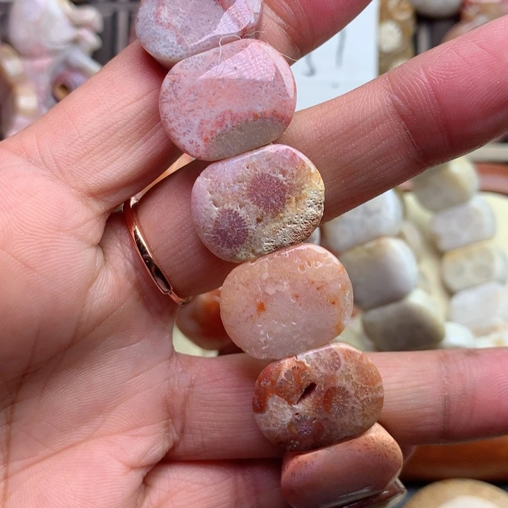 硅化珊瑚（珊瑚玉）颈饰未镶嵌