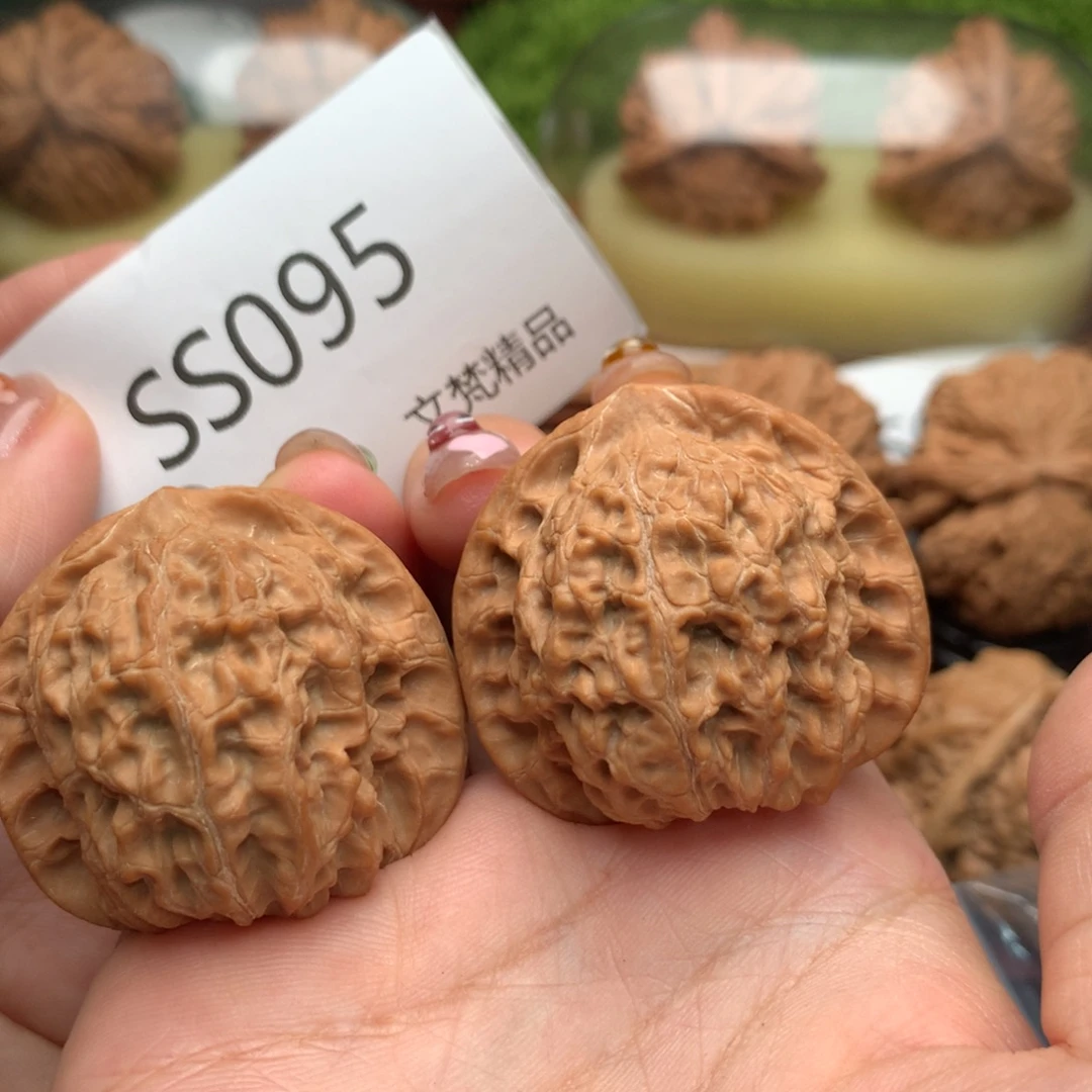 文玩核桃把件全品血麒麟40