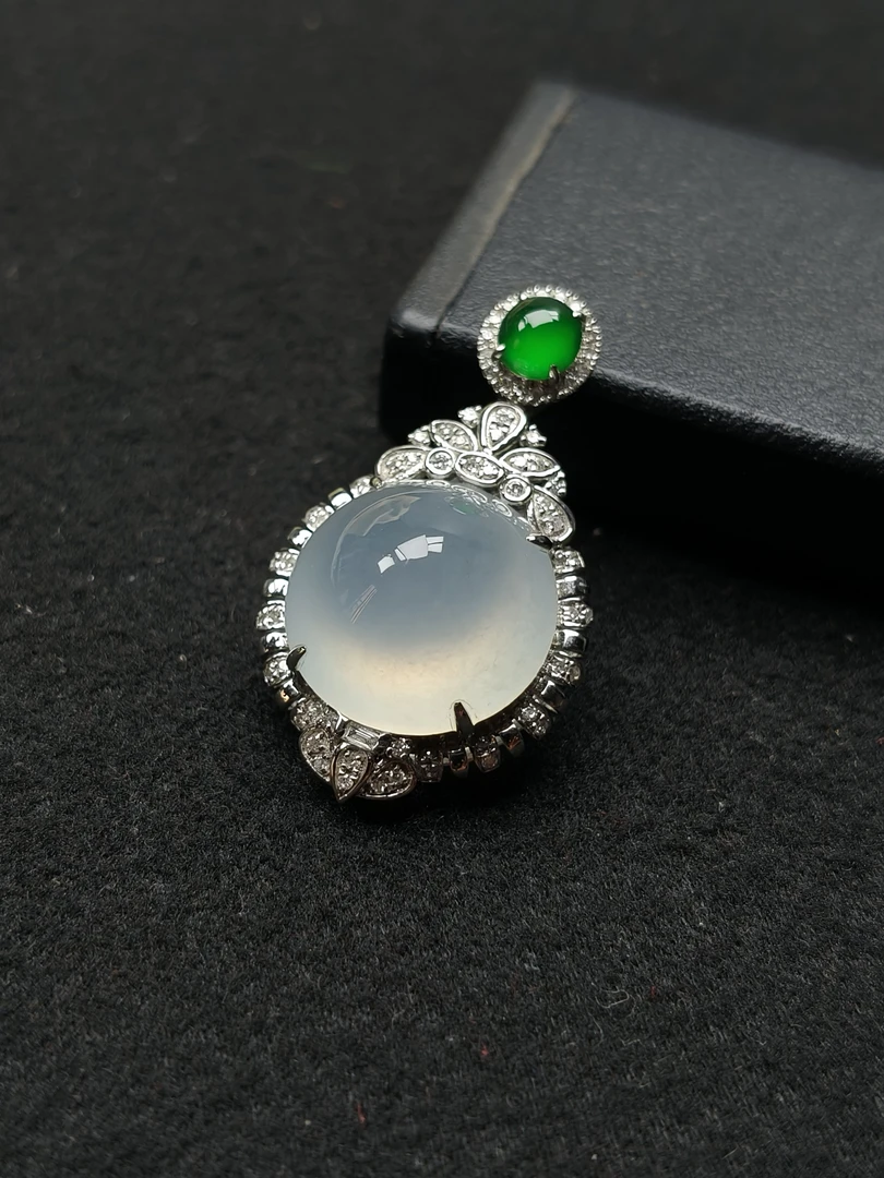 高冰种翡翠蛋面金镶吊坠白色气质时尚镶嵌豪华精美坠链女士精致