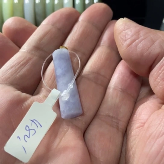 翡翠18K金镶嵌颈饰紫底