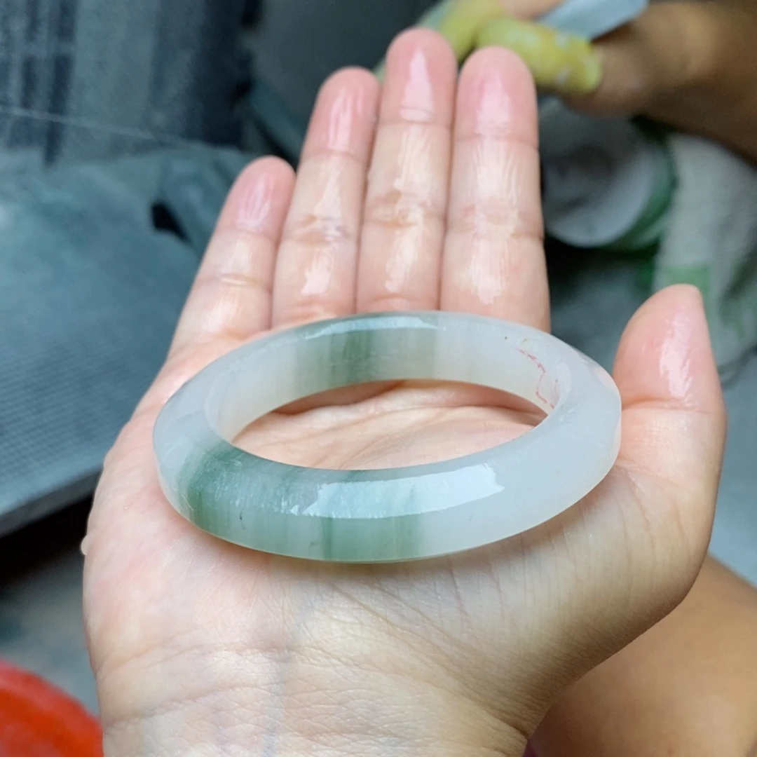 宝****石英质玉手镯未镶嵌定制