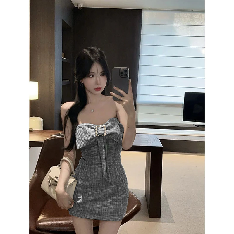 2025秋季新款时尚设计感抹胸裹胸气珍珠蝴蝶结气质辣妹性感连衣裙