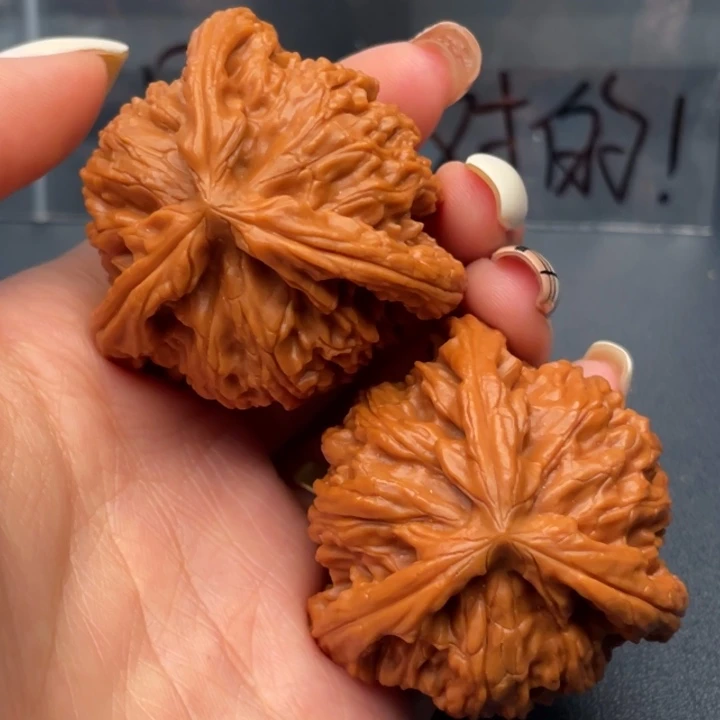 良***郎文玩核桃吊坠白狮子
