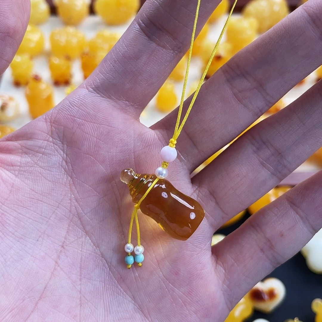 未镶嵌琥珀珠宝奇石