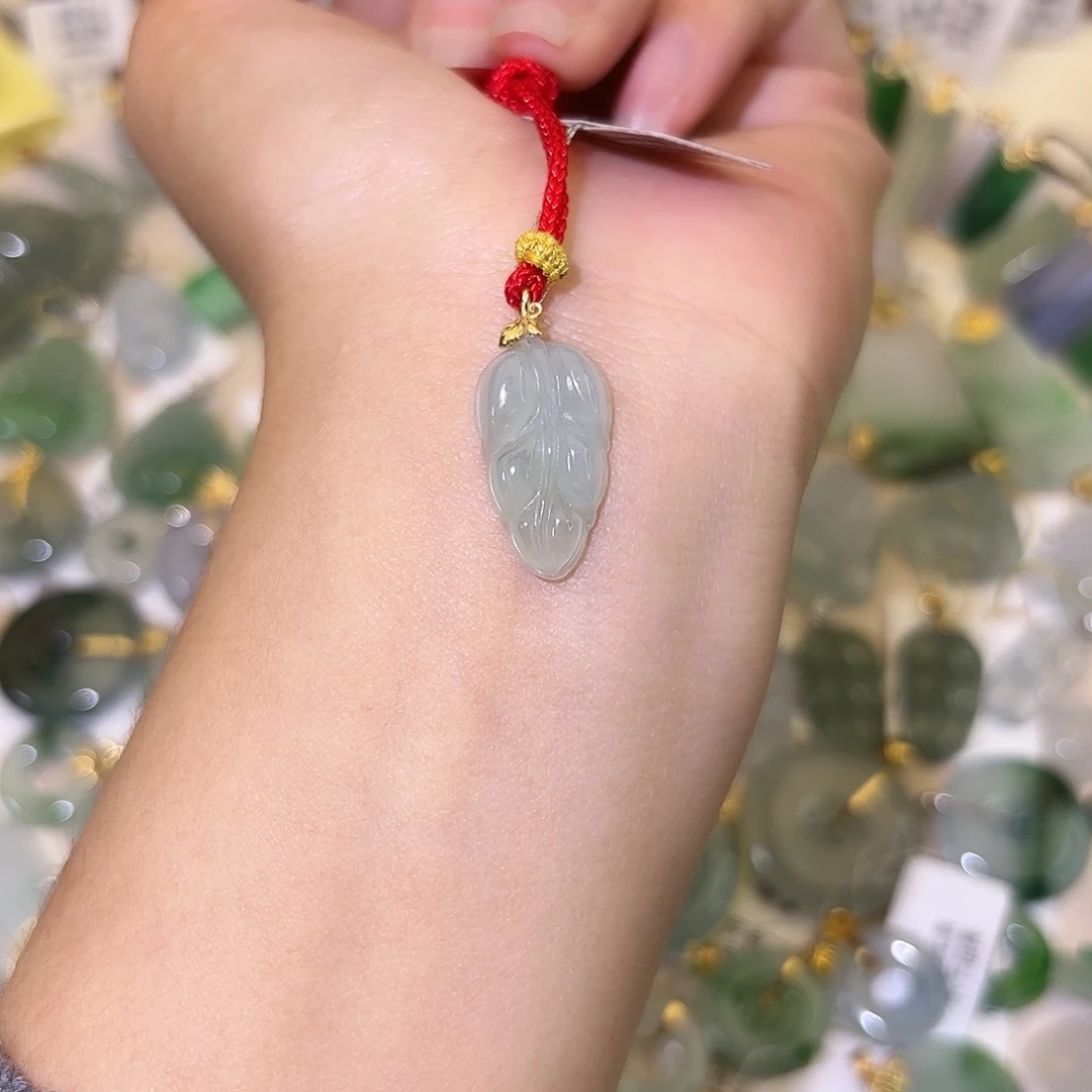 翡翠18K金镶嵌颈饰叶子