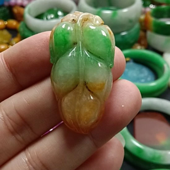 翡翠未镶嵌挂件翡翠