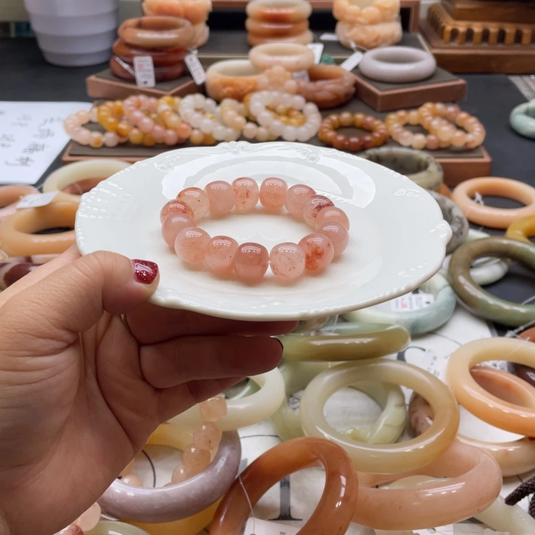 用***8石英岩玉未镶嵌手镯