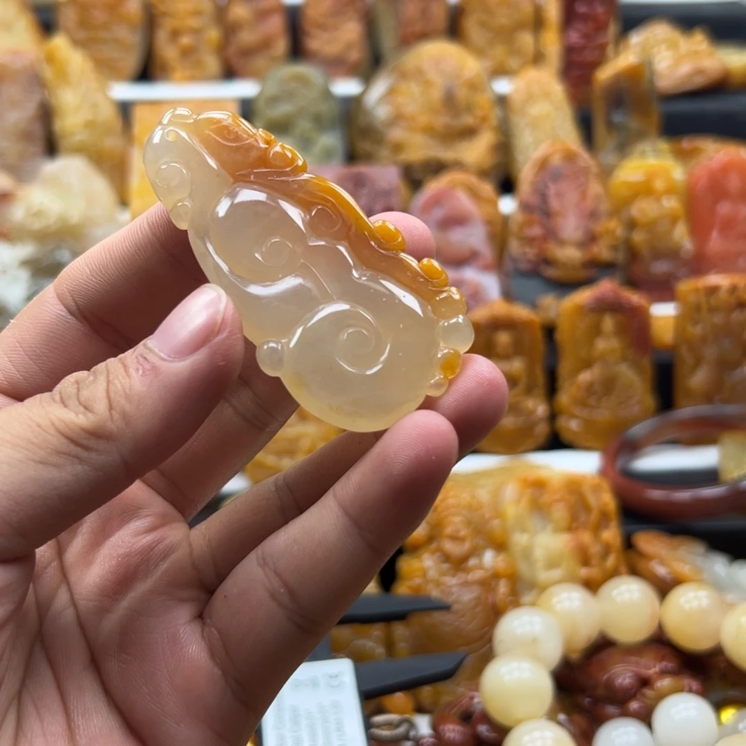 未镶嵌石英质玉（黄龙玉）黄龙玉