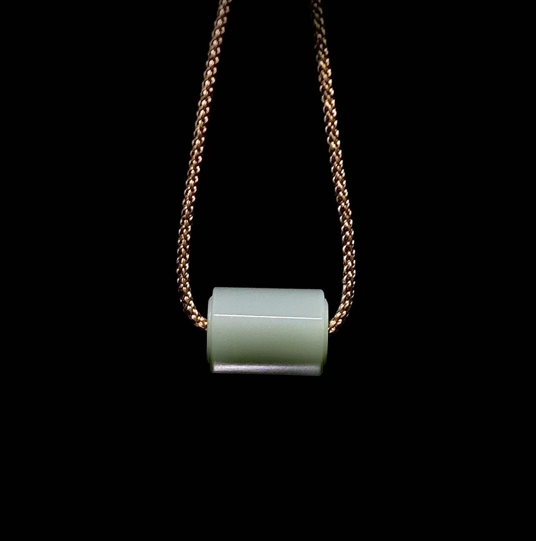 典藏级 和田玉 粉青 路路通 吊坠 18*12mm