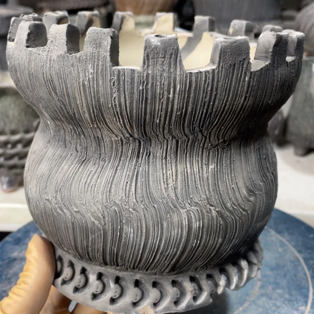 红陶微瑕的脸上有一丝的