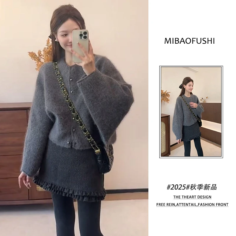 秋季时髦一整套女2025新款韩版慵懒风圆领针织衫毛衣短裙两件套