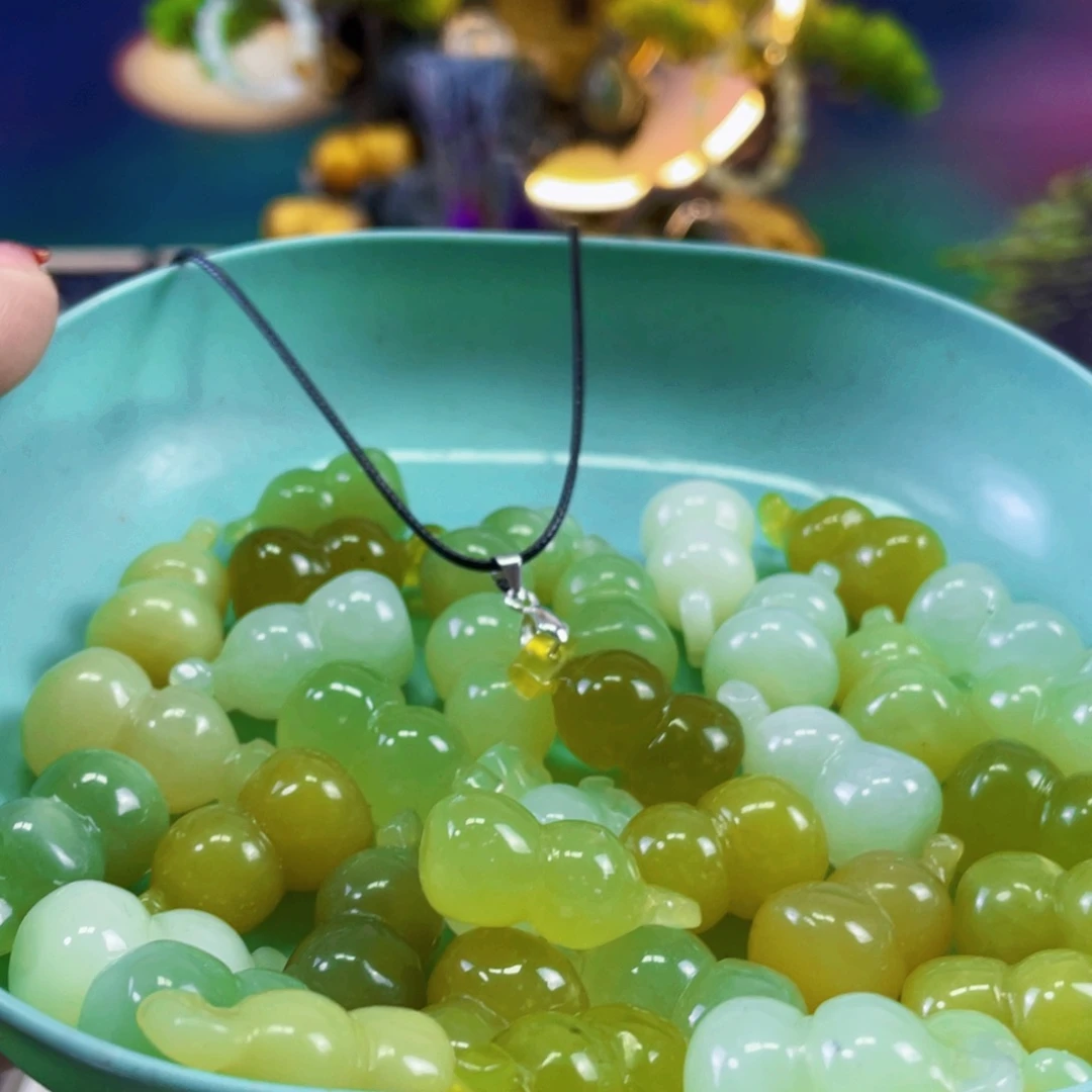 蛇纹石玉颈饰未镶嵌多样性随机发一个葫芦