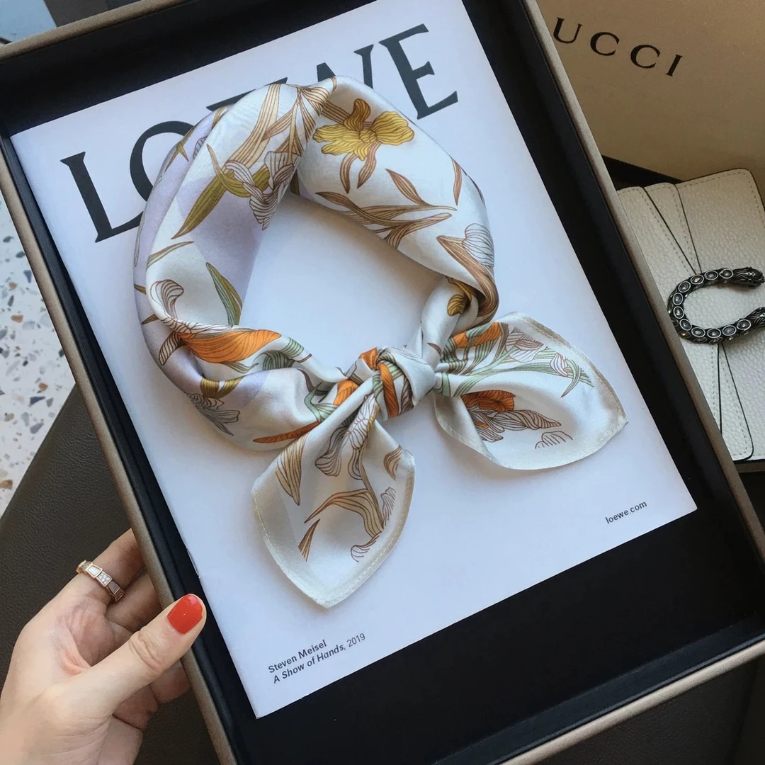 浪漫春兰 丽锦缎 70*70 知性百搭气质丝巾