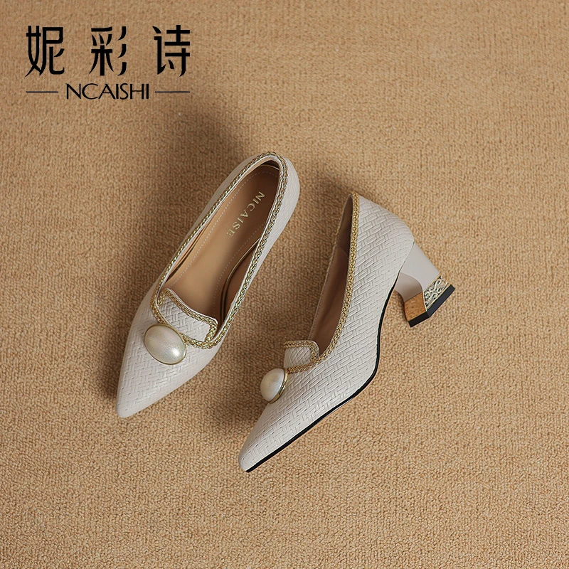 2025年新款法式气质高级感粗跟日常百搭单鞋尖头温柔配裙子1310M