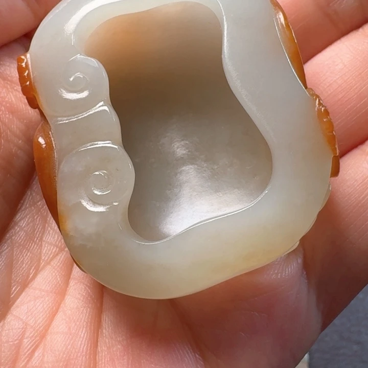 善***义未镶嵌和田玉（糖玉）挂件