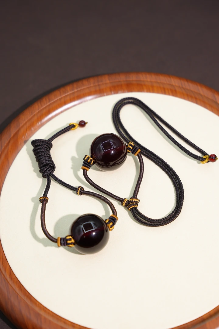 30+血珀大单珠编绳吊坠多样性发一件YB8120903