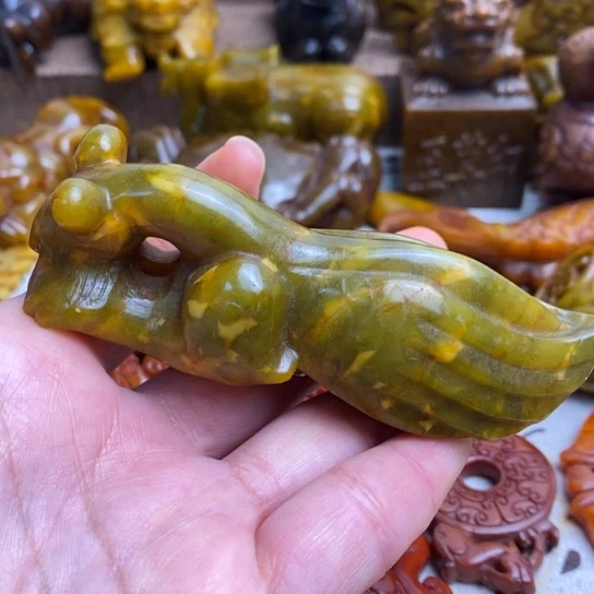 蛇纹石玉未镶嵌颈饰