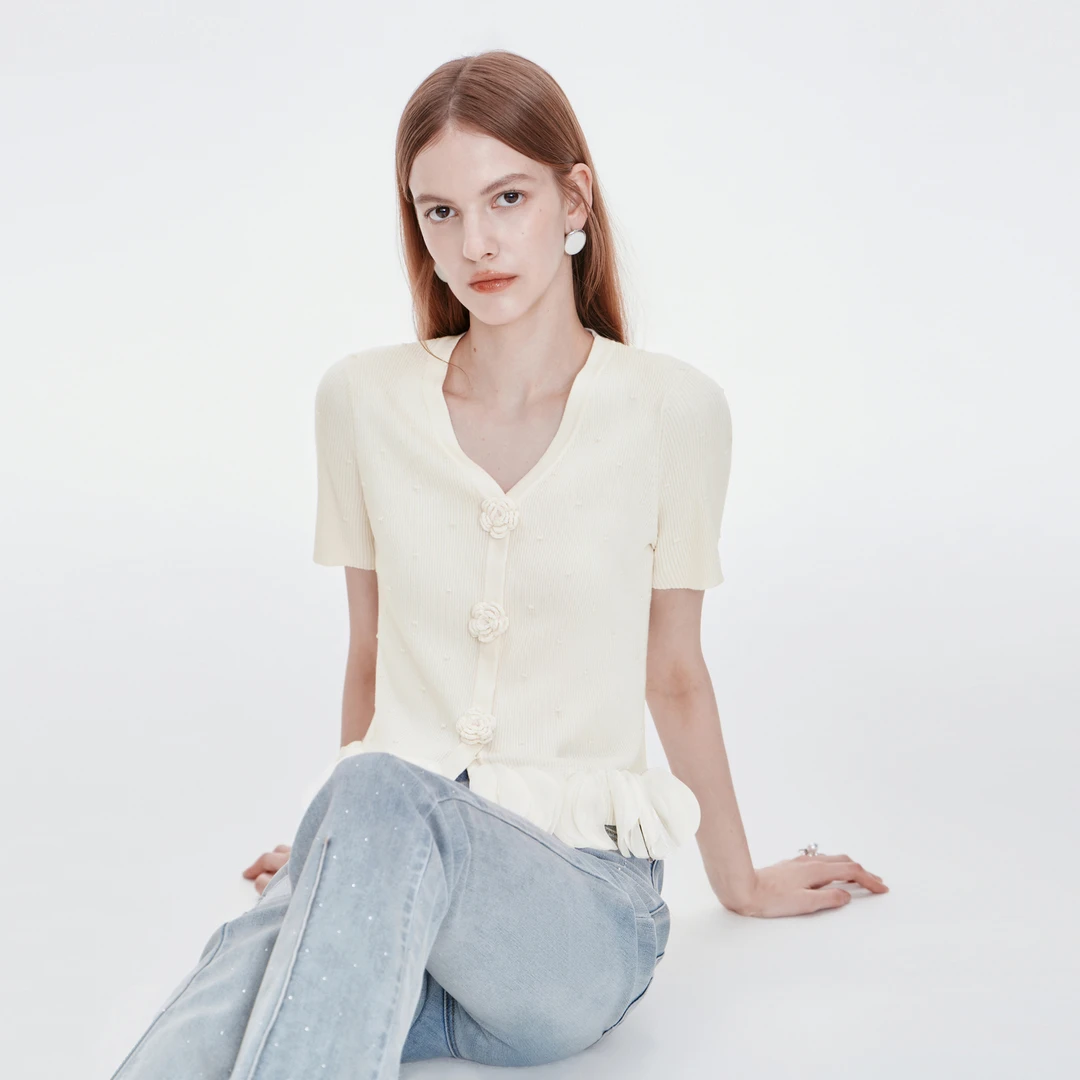 MISS COCOON可可尼白色钩花针织短袖女2025夏季新款v领修身上衣